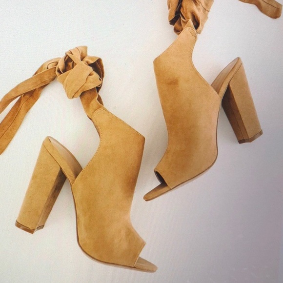 🩷🩷NEW!🩷🩷Tan Faux Suede/Cut Out Wrap Bootie Sandal - Picture 9 of 9